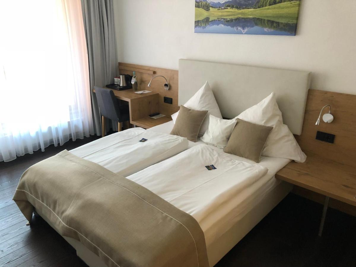 Hotel Zum Hirsch Wertingen 외부 사진