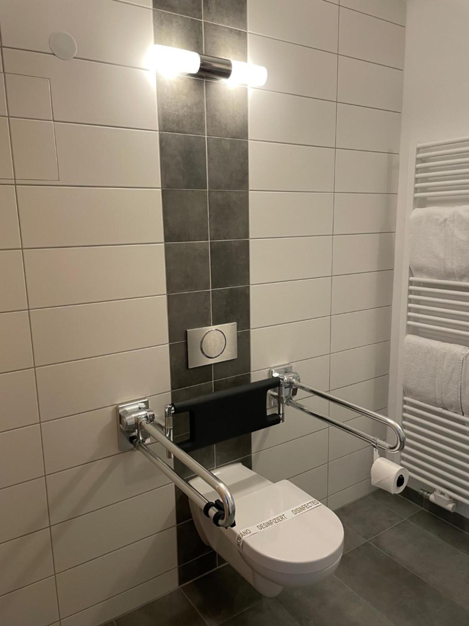 Hotel Zum Hirsch Wertingen 객실 사진