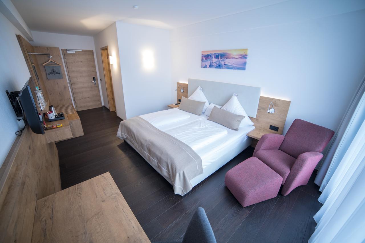 Hotel Zum Hirsch Wertingen 외부 사진