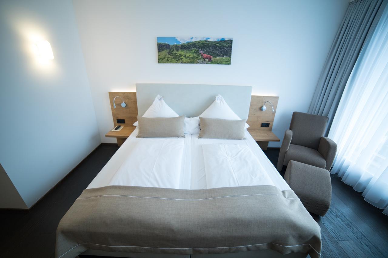 Hotel Zum Hirsch Wertingen 외부 사진
