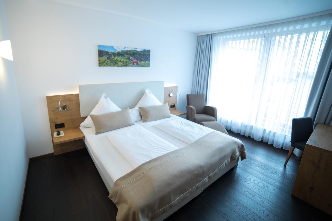 Hotel Zum Hirsch Wertingen 외부 사진