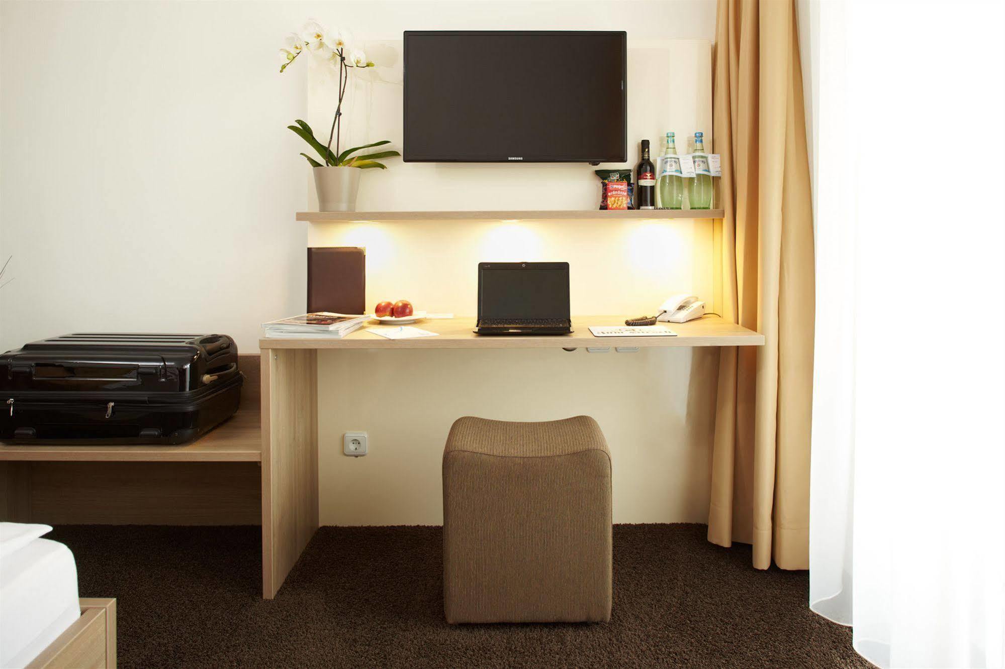 Hotel Zum Hirsch Wertingen 외부 사진
