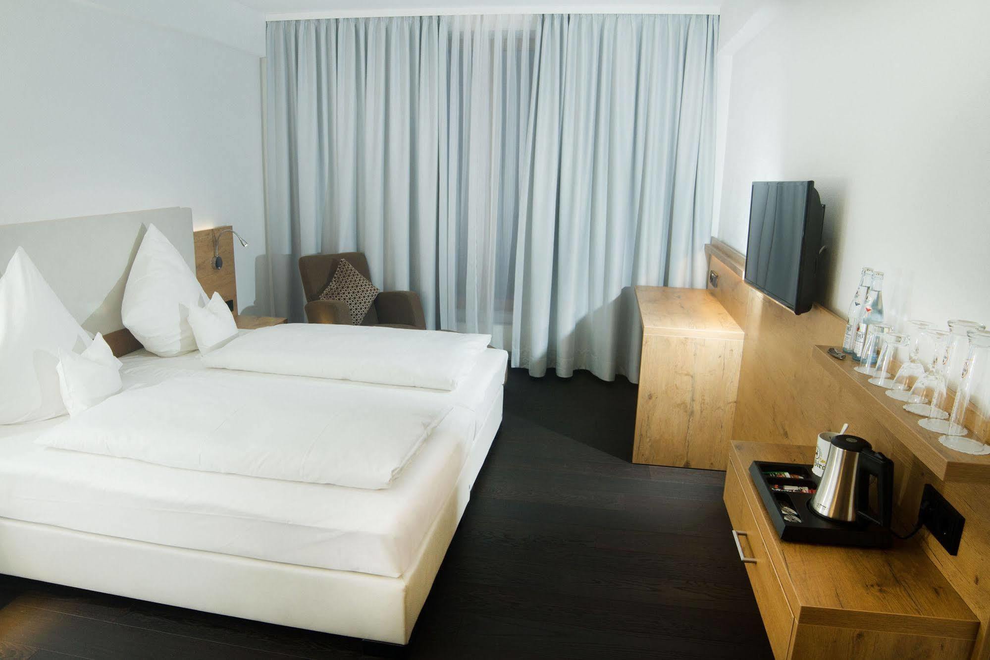 Hotel Zum Hirsch Wertingen 외부 사진