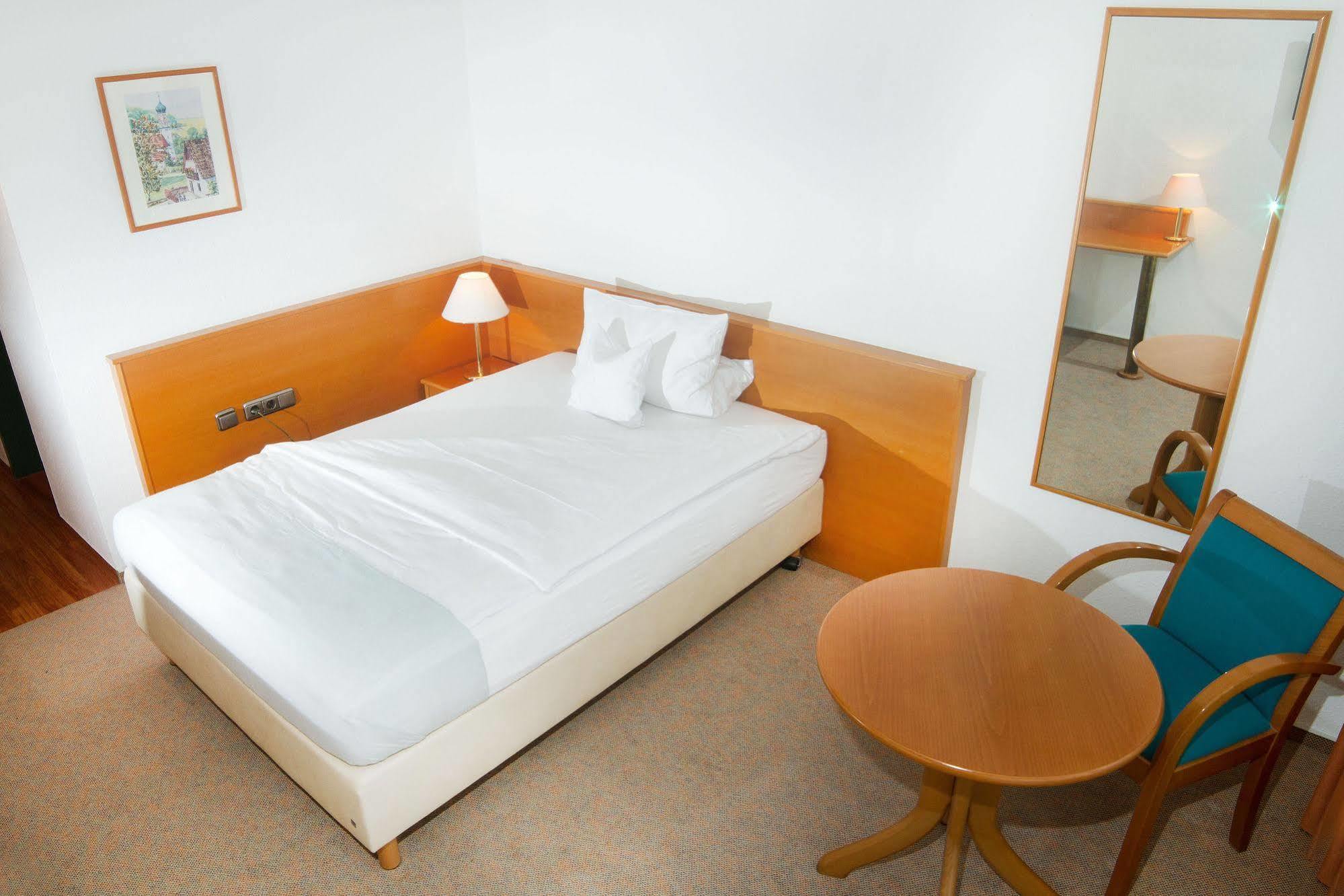Hotel Zum Hirsch Wertingen 외부 사진