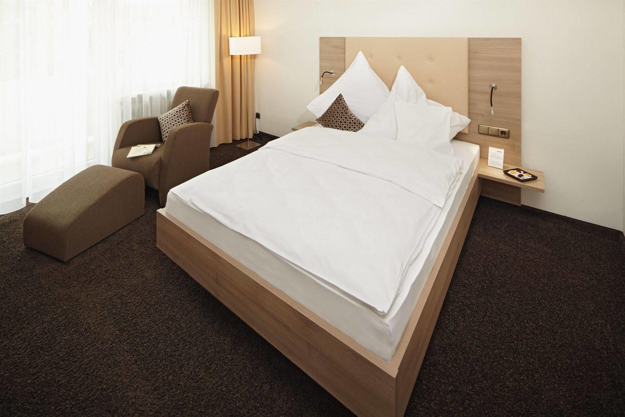 Hotel Zum Hirsch Wertingen 외부 사진