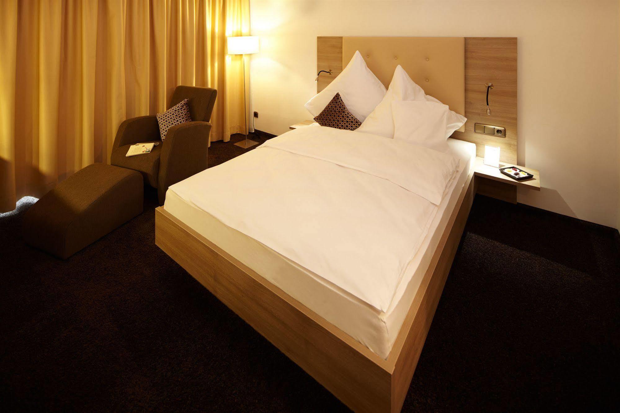 Hotel Zum Hirsch Wertingen 외부 사진