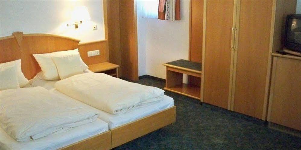 Hotel Zum Hirsch Wertingen 외부 사진