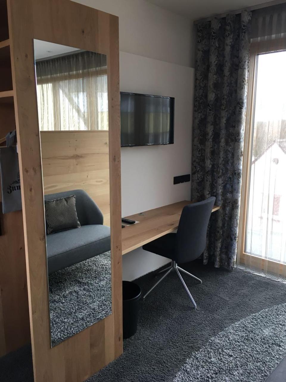 Hotel Zum Hirsch Wertingen 외부 사진